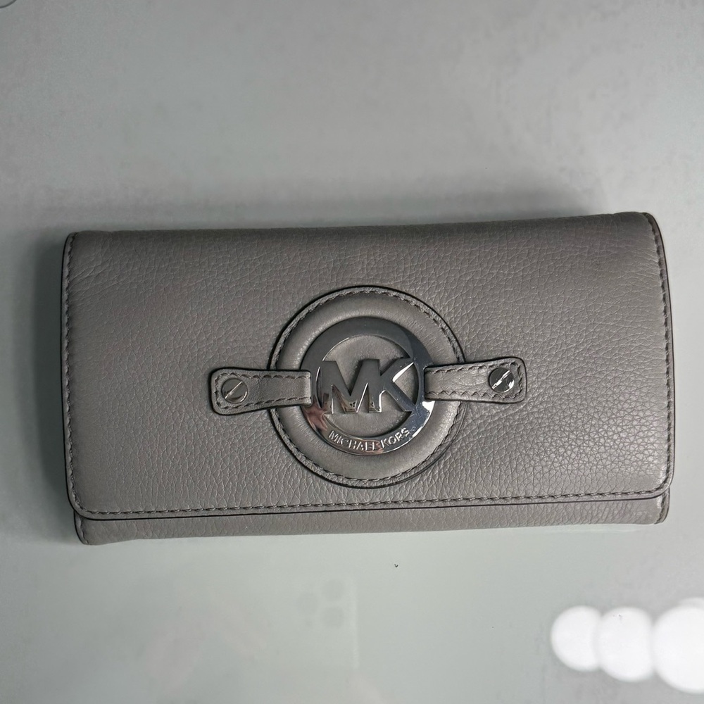 Michael Kors MK Stockard pearl grey/silver carryall wallet